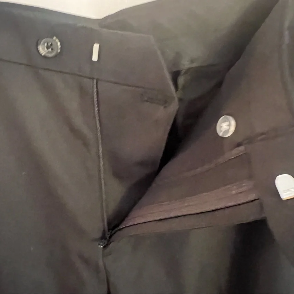 Izod Chino Dress Pants Mens 38 x 30 Wrinkle Flat Front Cuffed Pleat Black NWT